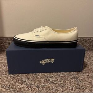 Van’s Premium Authentic Duck Canvas shoe in color White/Black. Brand new in box.